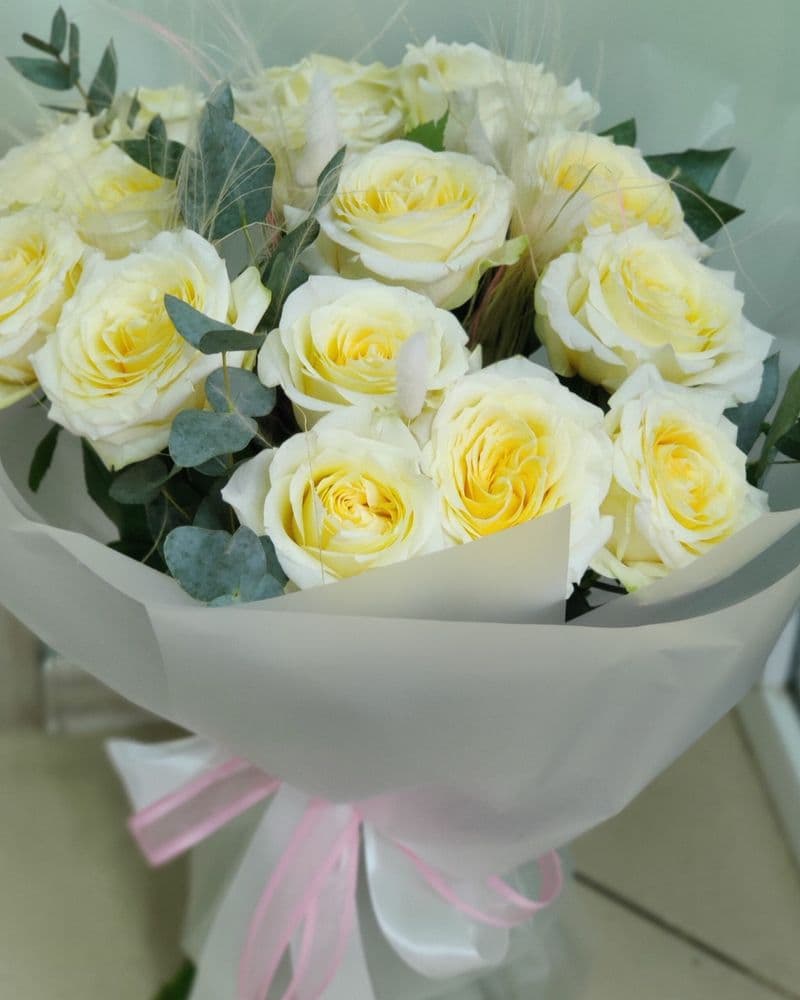 15 пионовидных роз Ароматный Канделайт