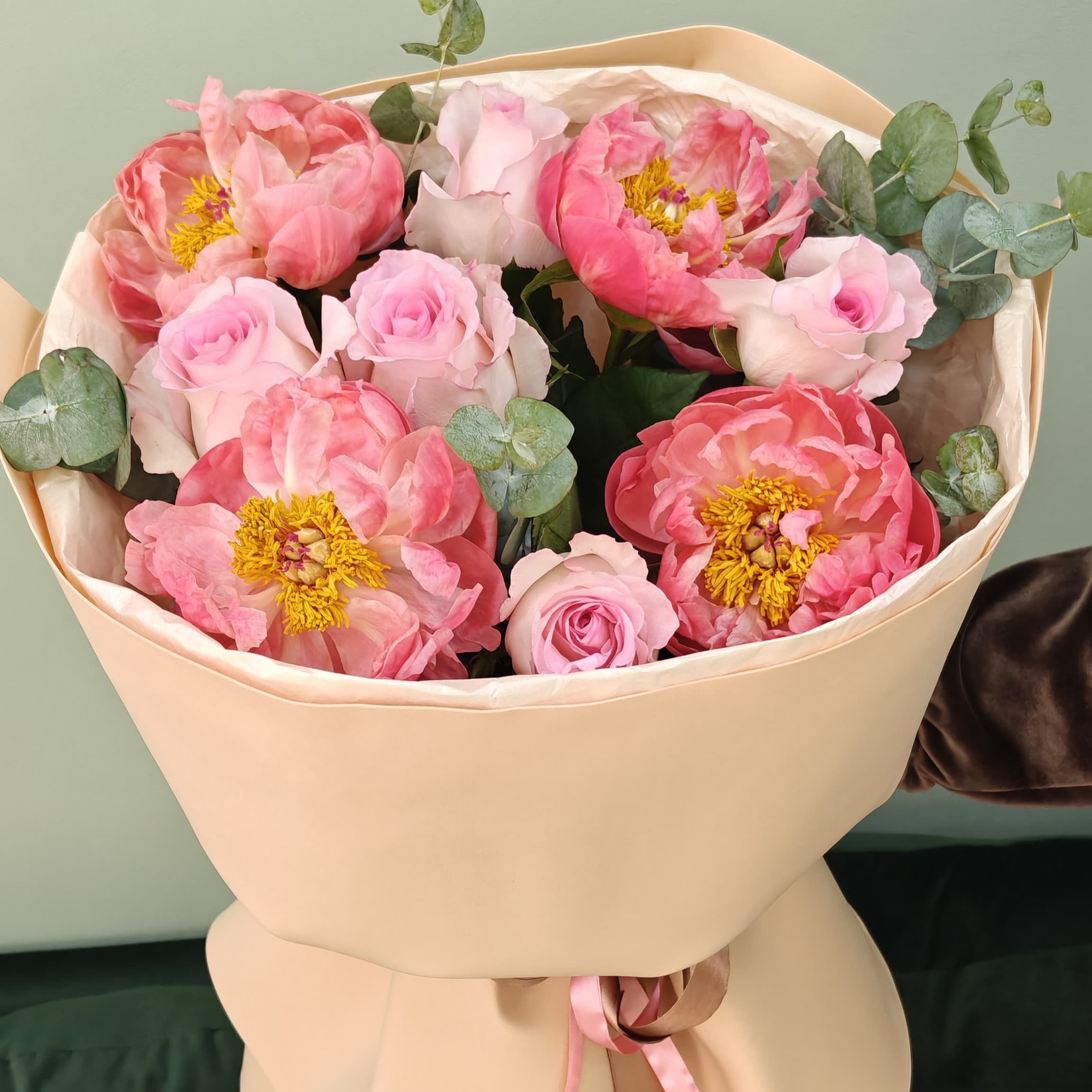 Букет из пионов коралл шарм