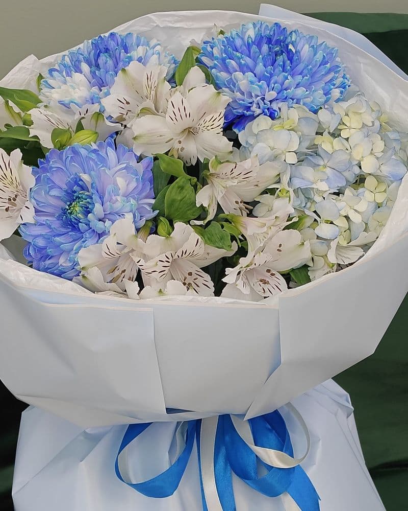 Букет из альстромерии, хризантем и гортензии