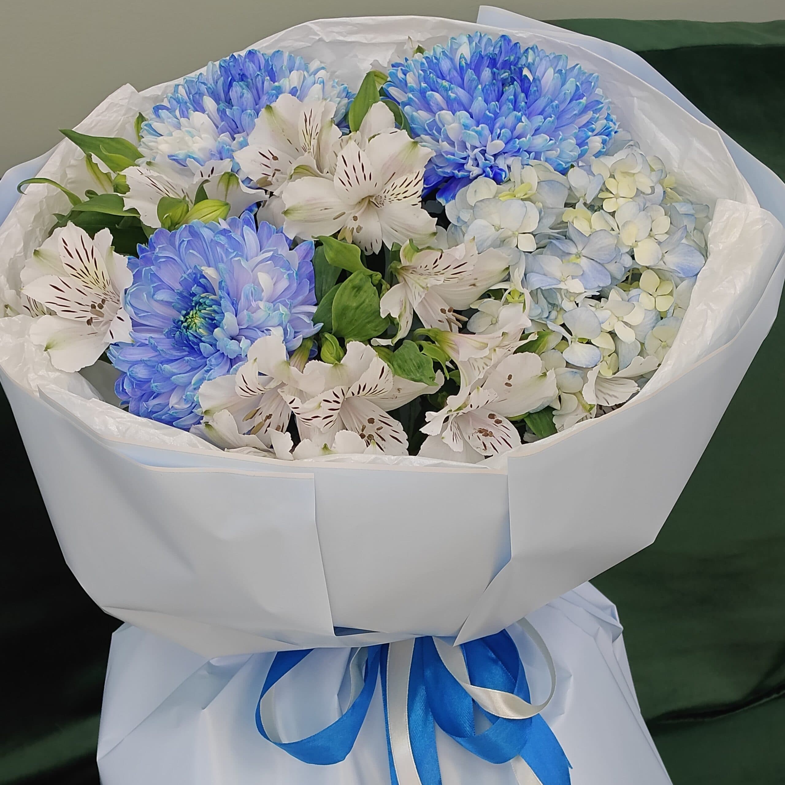 Букет из альстромерии, хризантем и гортензии