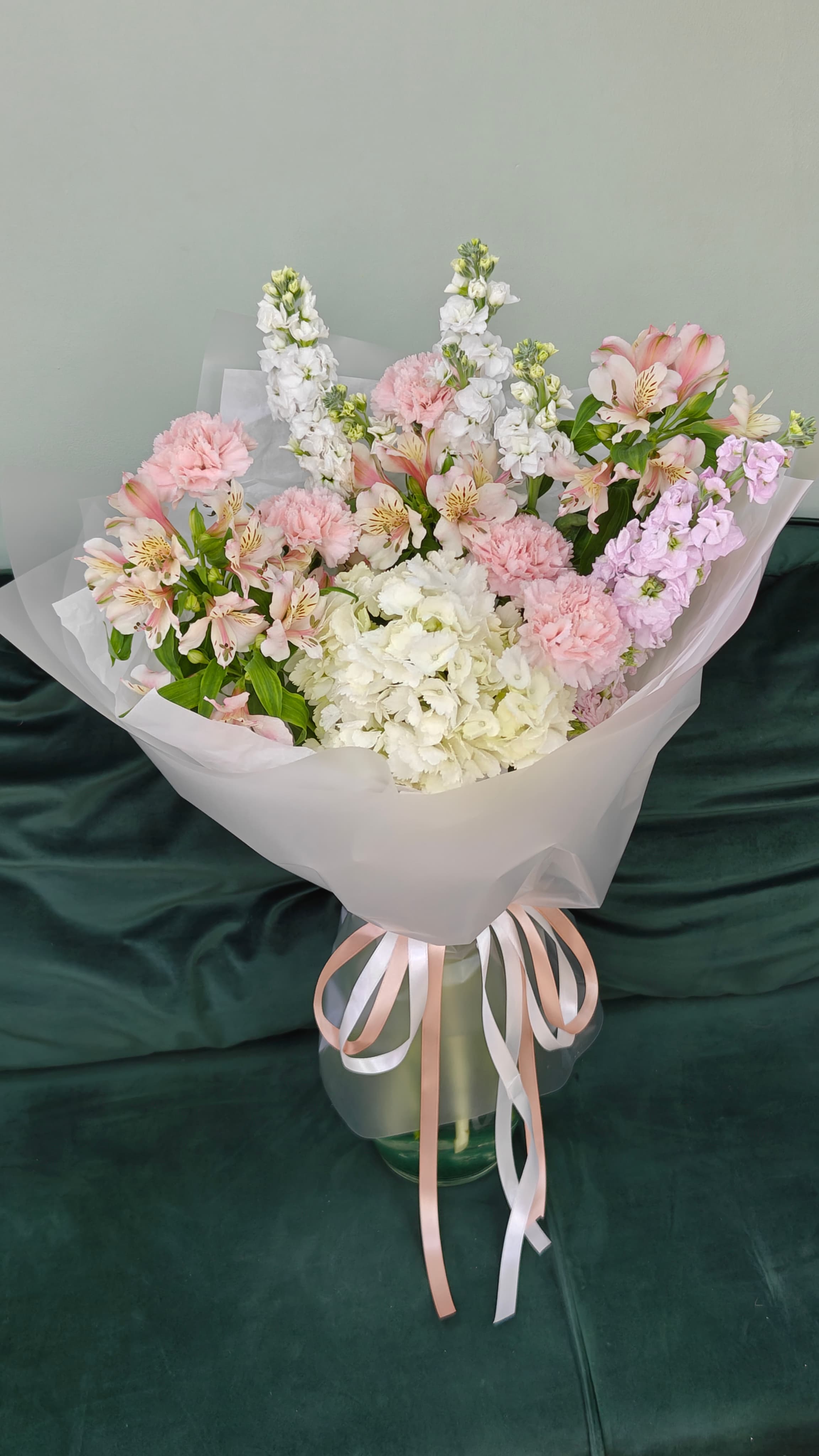 Букет матиолы и гортензии