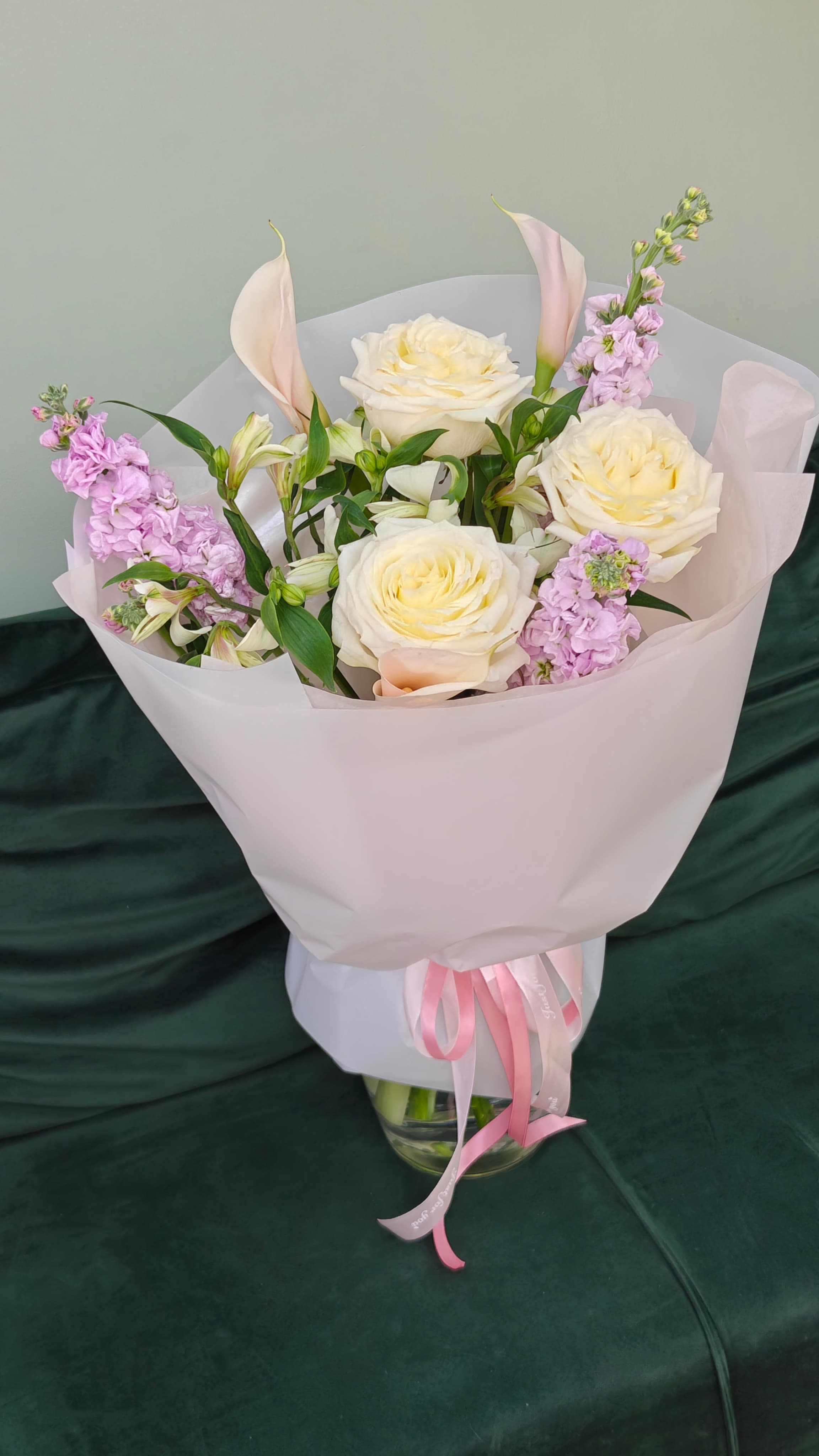 Букет из роз и калл