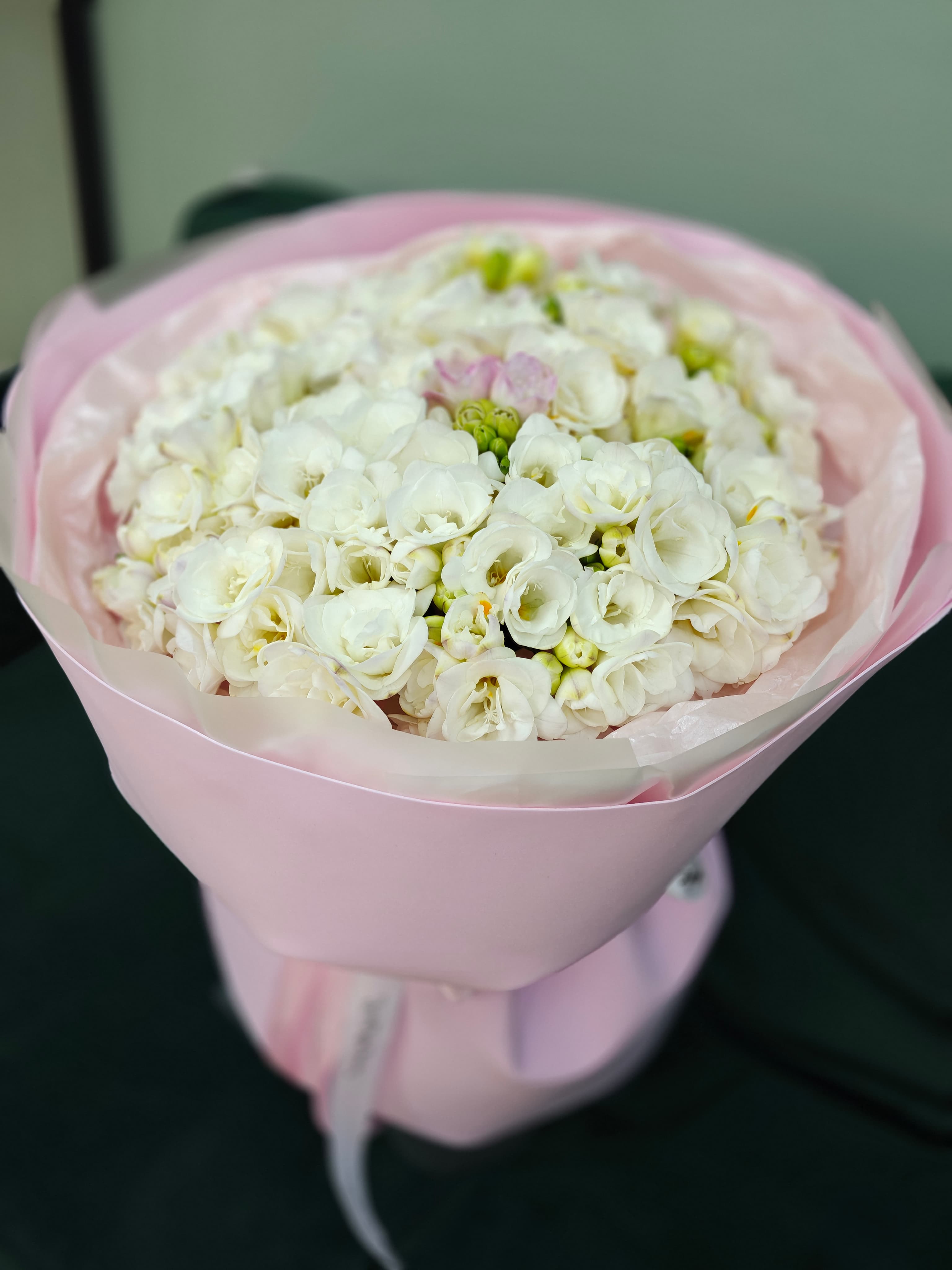 Букет махровой ароматной фрезии