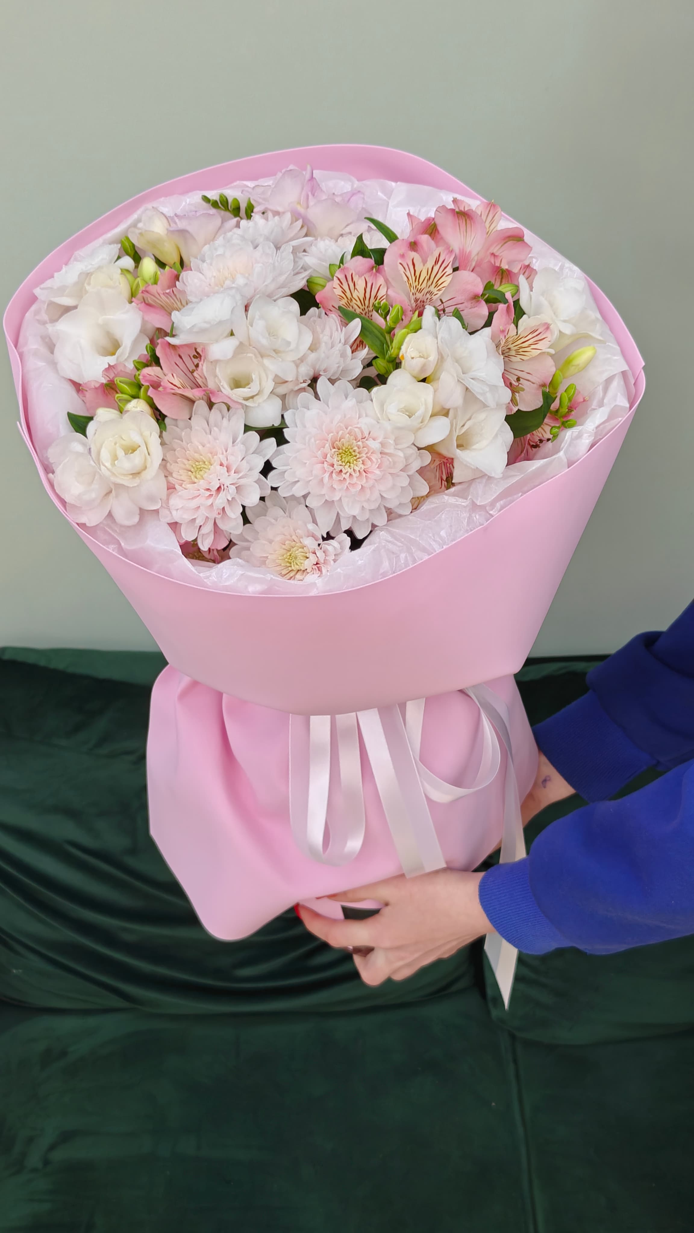 Букет фрезии, альстромерия, хризантемы