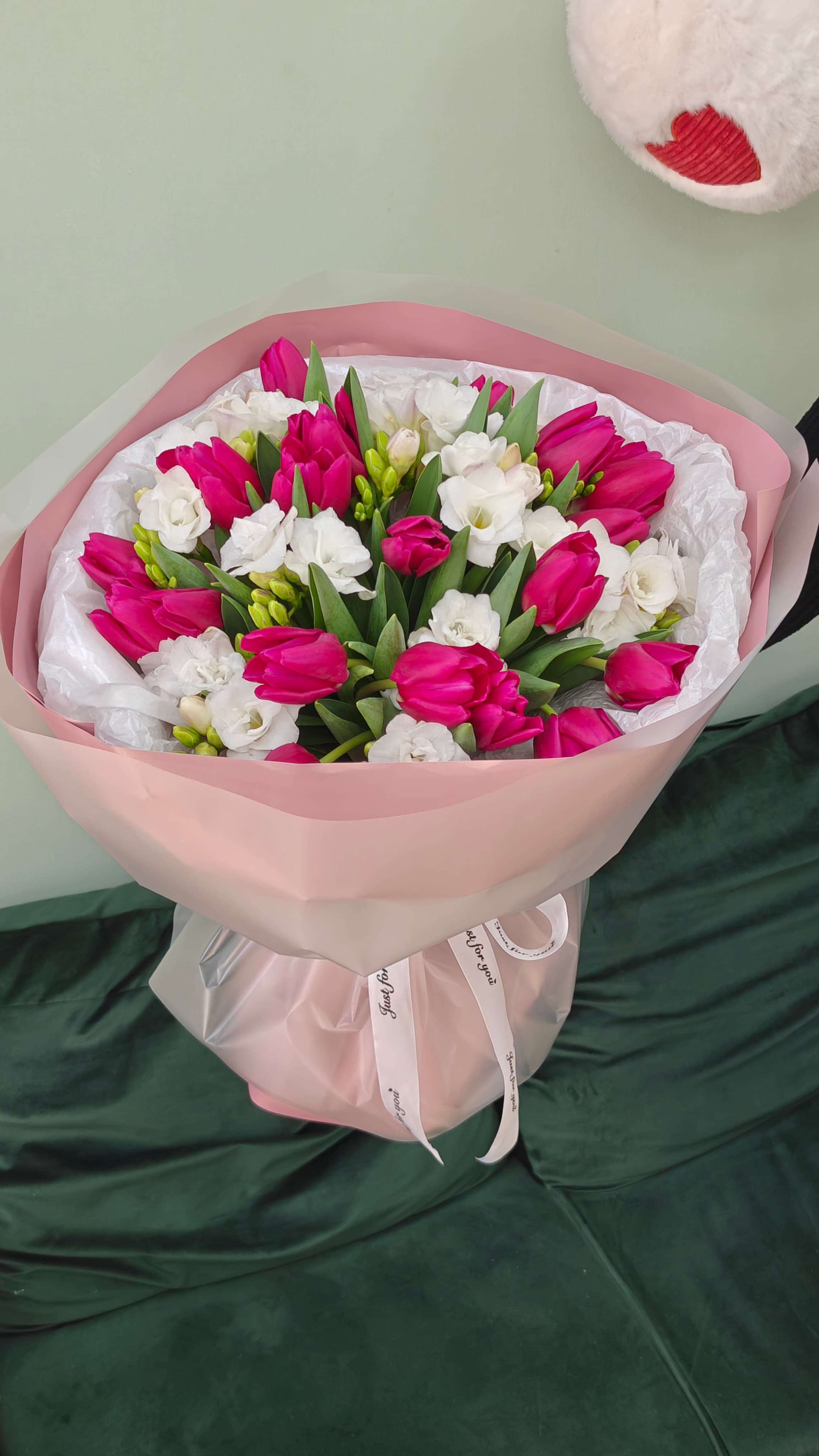 Букет фрезии и тюльпанов Пинк Флойд