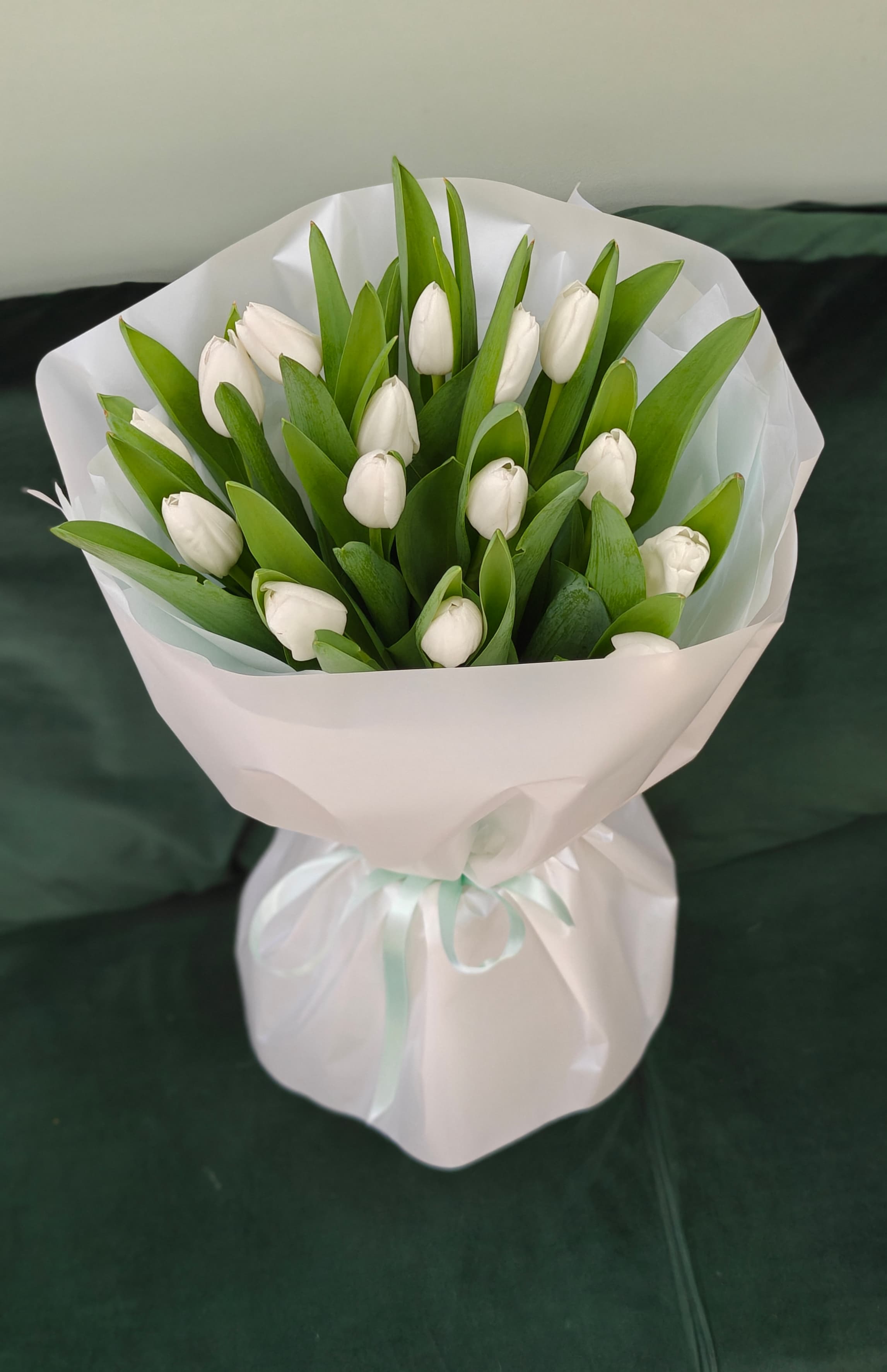 Букет белых тюльпанов