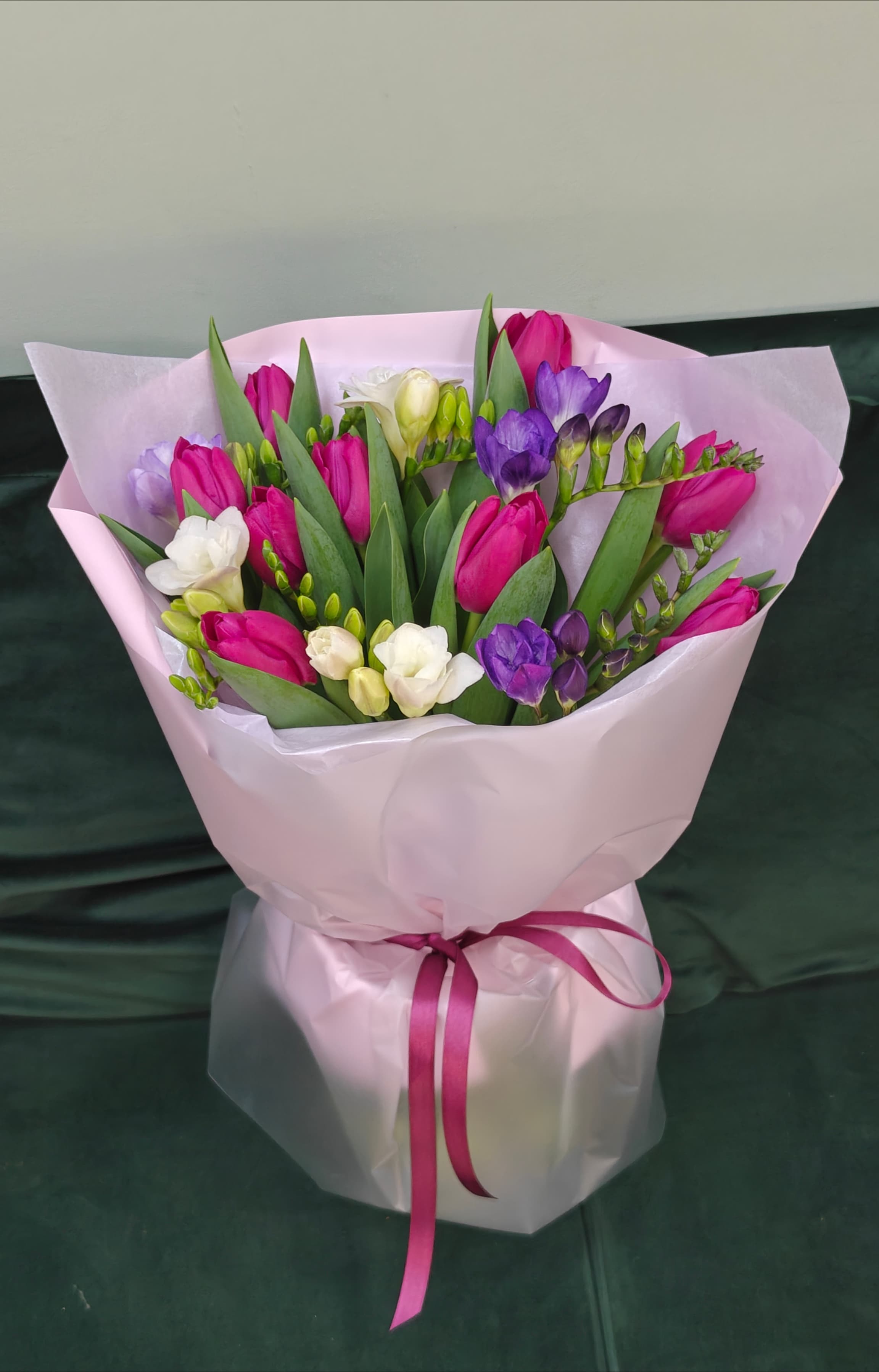 Букет тюльпанов и фрезии