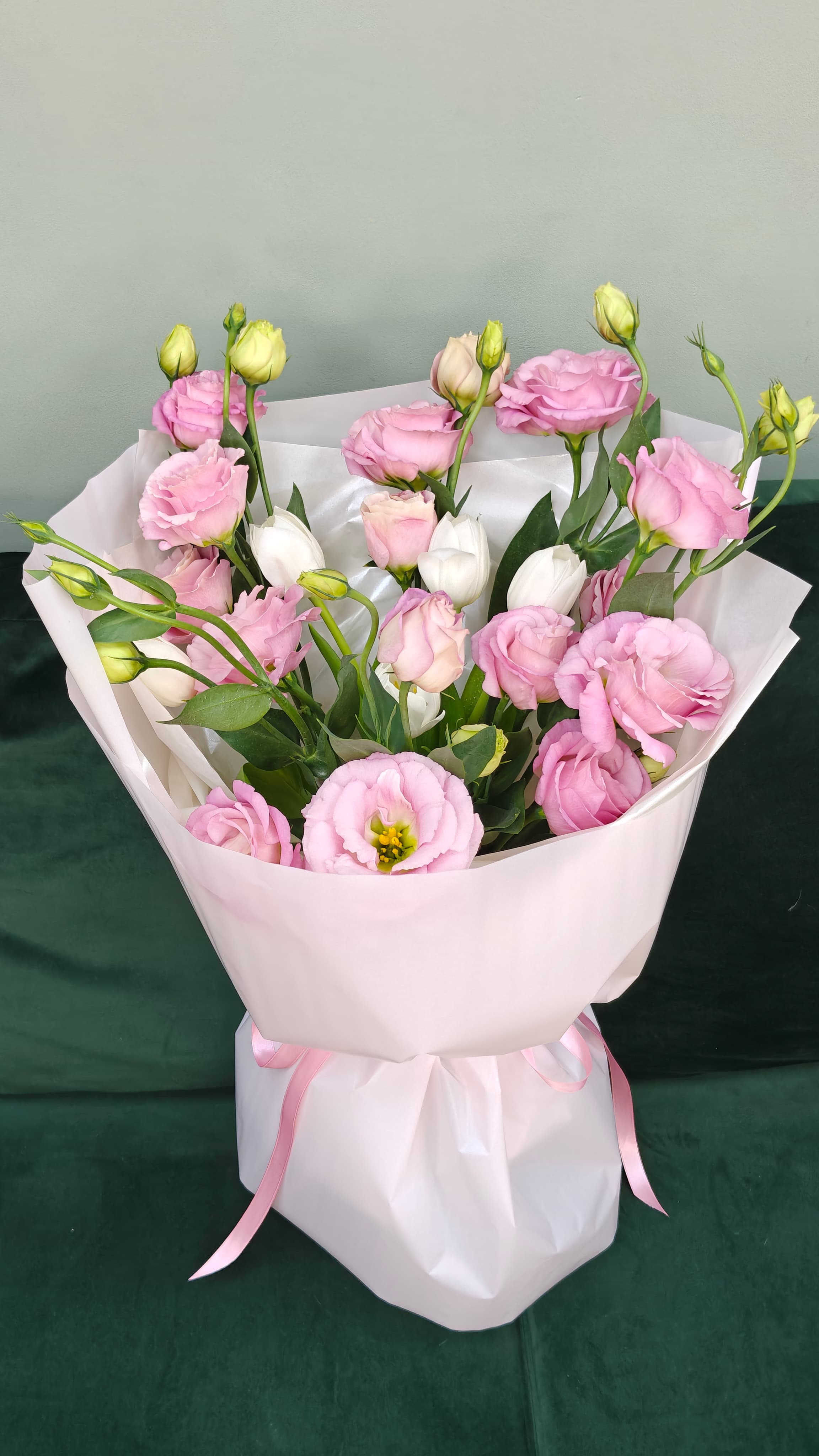 Букет тюльпанов и эустом