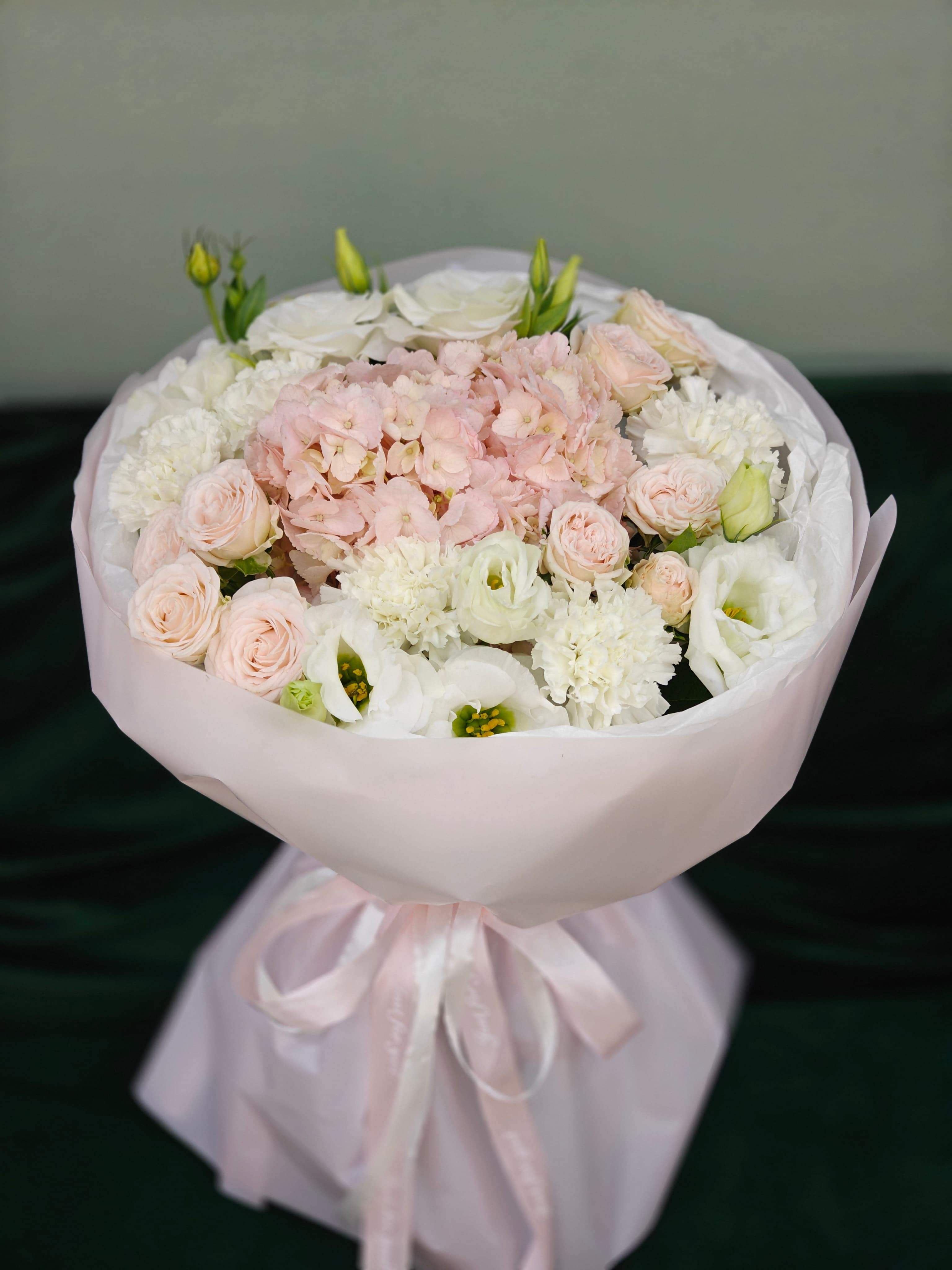 Букет гортензии, роз, эустомы