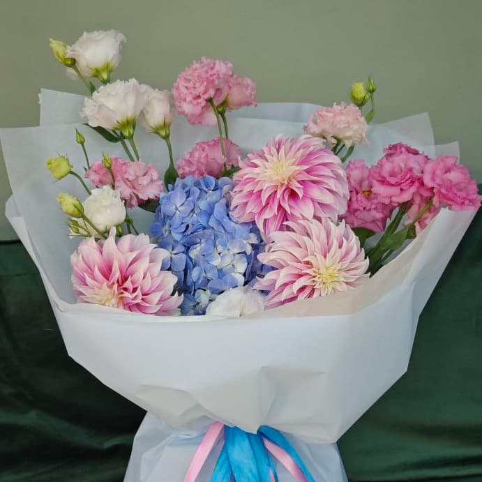 Букет из Георгин и гортензии