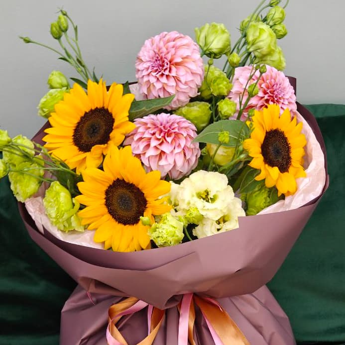 Букет из Георгин и подсолнухов