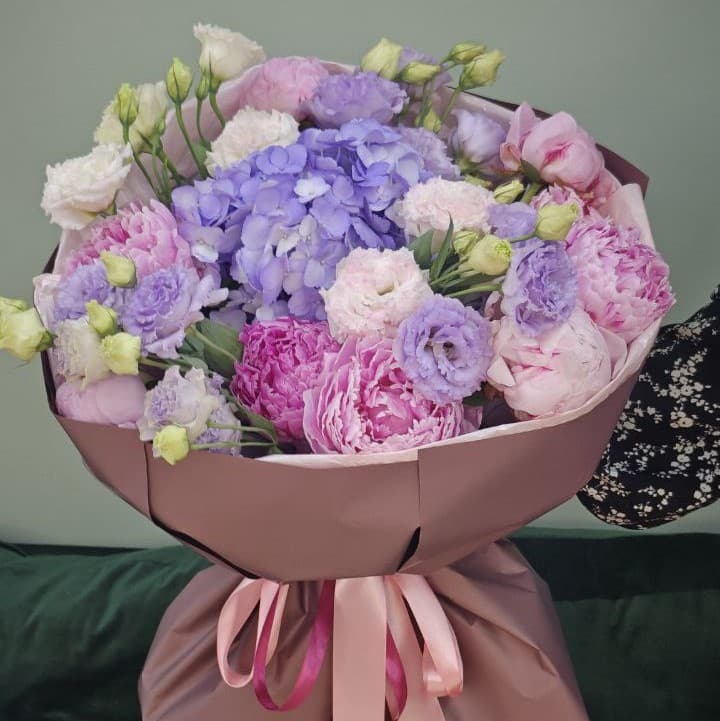 Букет пионов, эустомы, гортензии